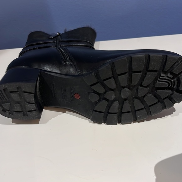 Blondo Waterproof Boots - Picture 9 of 10